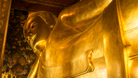 Reclining Buddha gold statue and thai art architecture in Wat Phra Chetupon Vimolmangklararm (Wat Pho) temple in Thailand.のeditorial素材