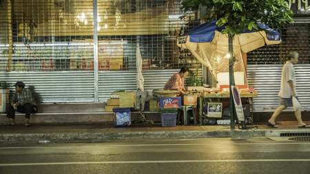 Night photo for fruiterer selling many types of fruit on china town (Yaowarat) Road,the main street in Chinatown, once of Bangkok landmark and important street for more foods very delicious for thai-chinese style. Photo taken on: 3 September  , 2016のeditorial素材