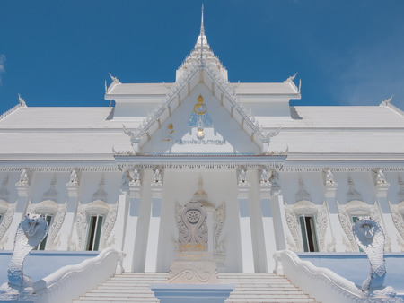 KANCHABURI, THAILAND: White Vihara hall boat style  in Wat Hin Thaen Lamphachi temple (Temple public) . Kanchanaburi ,Thailandの写真素材