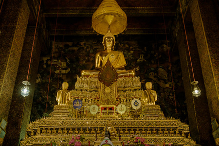 Bangkok, THAILAND - November 2, 2016 : Golden buddha in hall, Wat Phra Chetupon Vimolmangklararm (Wat Pho) temple, Thailand. Photo taken on: 2 November , 2016のeditorial素材