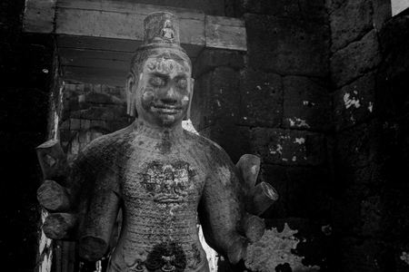 Kanchaburi, Thailand - November 12, 2016:An ancient Old Buddha statue( Guan Yin ) in Mueang Sing Historical Park, Kanchanaburi Thailand. Photo taken on: 12 November 2016の写真素材