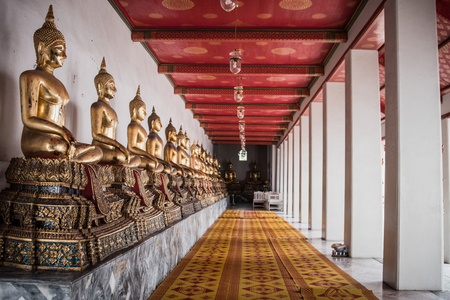 Bangkok, Thailand - November 21, 2016 :Row of Buddha gold  and thai art architecture in Wat Phra Chetupon Vimolmangklararm (Wat Pho) temple in Thailand.Photo taken on: 21 November , 2016のeditorial素材
