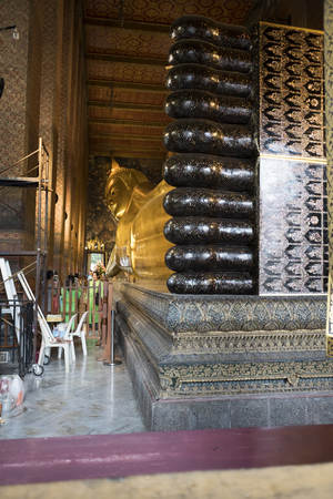 Huge golden lying buddha in Wat Pho temple, Phra Nakhon Bangkok Thailandのeditorial素材