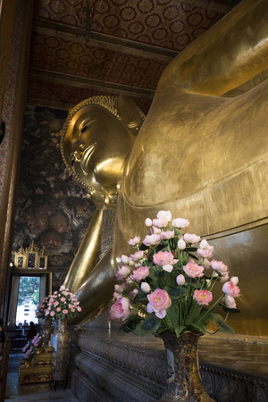 Huge golden lying buddha in Wat Pho temple, Phra Nakhon Bangkok Thailandのeditorial素材