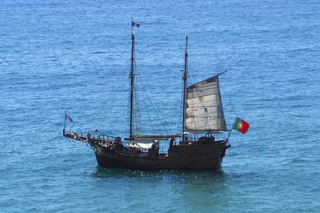 A view of a boat on Praia da Rocha in Portimao, Algarve region, Portugalの写真素材