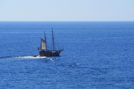 A view of a boat on Praia da Rocha in Portimao, Algarve region, Portugalの写真素材