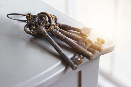 Old rusty keys on the table backgroundの写真素材