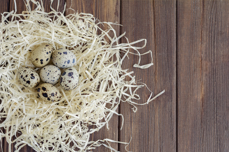 Quail eggs in straw nest, top viewの写真素材