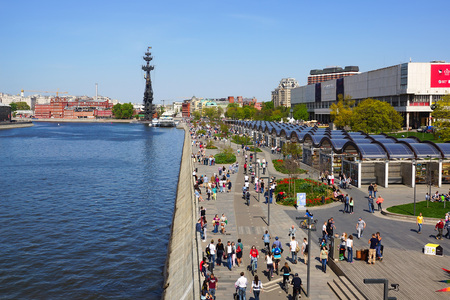 View of the Crimskaya embankment. Moscow.People walk along the promenade. a monument to Peter I. park Muzeon.のeditorial素材