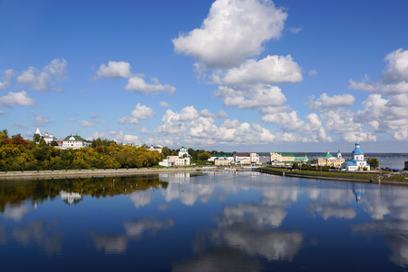 Cheboksary, Russia - September 10, 2019. View of the Cheboksary Bay and the Historical Embankment. On the left is the house of the merchant Kadomtsev, on the right is the Church of the Assumption of the Mother of Godのeditorial素材
