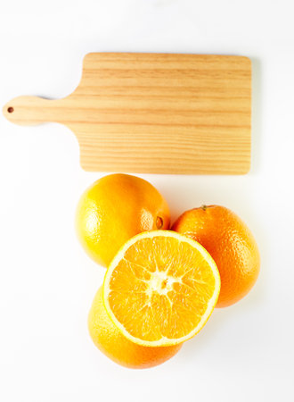 Orange fruits and cutting board isolated on white background. chopping boardの写真素材