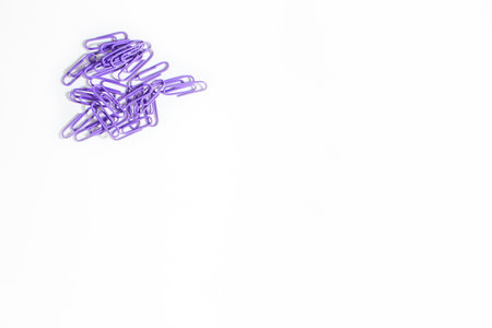 Purple paper clips on a white background close up. Textureの写真素材