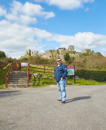 Portlaoise, Ireland - 04.20.2022: Rock of Dunamase Castle Is A Historic building That Is Located in Portlaoise, Ireland. Travel place landmark.のeditorial素材