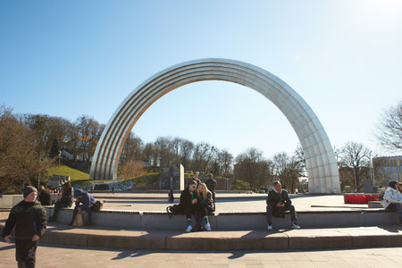 Kyiv, Ucraine-03.30.2023: The Peoples' Friendship Arch monument in Mariinsky Park Landmark of Kiev Ukraine Europeのeditorial素材
