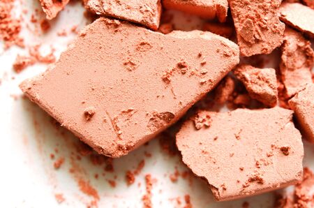 Coral eyeshadow and blush isolated on white background. - Imageの写真素材