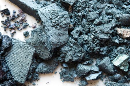 Eyeshadow cosmetic powder scattered. The concept of fashion and beauty industry. Close-up. - Imageの写真素材