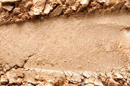 Texture of broken eyeshadow or powder. The concept of fashion and beauty industry. Close-up. - Imageの写真素材