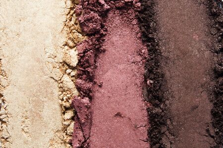 Texture of broken eyeshadow or powder. The concept of fashion and beauty industry. Close-up. - Imageの写真素材