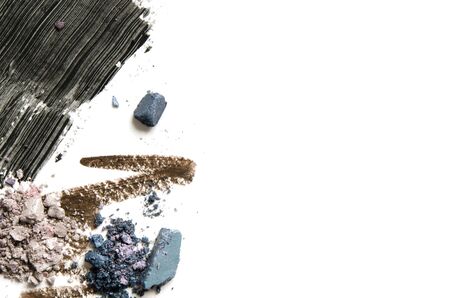 Makeup, cosmetic brush strokes on white background. Mascara, crushed eyeshadow. - Imageの写真素材
