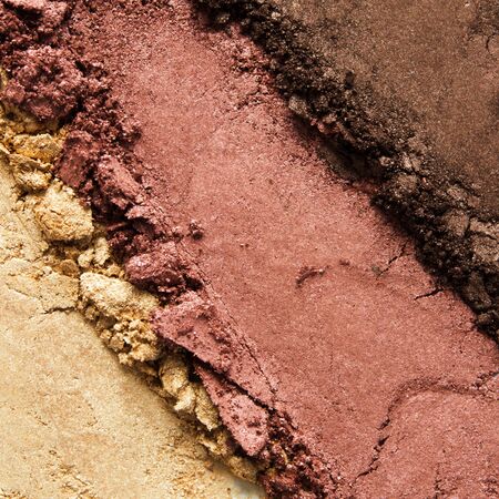 Texture of broken eyeshadow or powder. The concept of fashion and beauty industry. Close-up. - Imageの写真素材