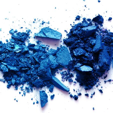 Eyeshadow cosmetic powder scattered. Color of the year 2020 Classic Blue. Copy Space. - Imageの写真素材