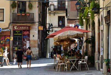 Barcelona, Spain, August 8, 2020: Groups of people in a terrace during the covid 19 pandemic in Barcelona, Spainのeditorial素材