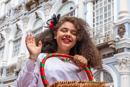 Cuenca,Ecuador - December 24, 2022: Pase del NiÃ±o Viajero (Traveling Child) Christmas Parade in Cuenca. UNESCO cultural heritage. Beautiful girl dressed up for the parade greetings auのeditorial素材