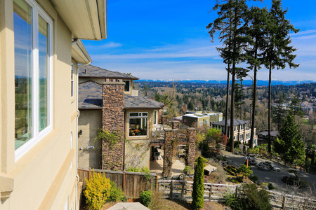 Luxury house in washington state with scenic landscape and skyline viewの写真素材