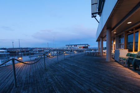 SEATTLE, WA - March 23, 2011. Seattle, Alaskan Way.  Aquarium deck waterfrontのeditorial素材