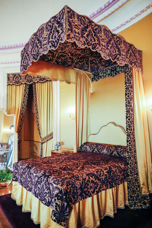ASHEVILLE, NORTH CAROLINA - MARCH 4, 2017: Biltmore's costume exhibition. Edith Vanderbilt's oval bedroom with gorgeous canopy bedのeditorial素材