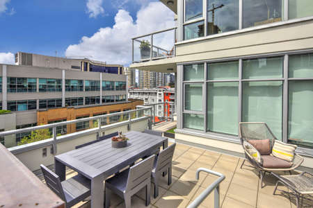 Luxury condominium with comfortable outdoor seating area overlooking the cityscape of Seattle. Northwest, USAの写真素材