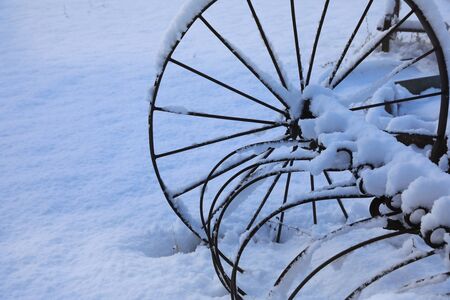 Winter old American Country side landscape with rustic houses, cars and fences covered in snow.の写真素材