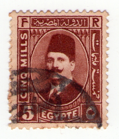 EGYPT - CIRCA 1971: A stamp printed in Egypt shows the King of Egypt in a series of "cinq mills" circa 1971のeditorial素材