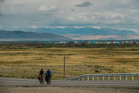 KOSH-AGACH, RUSSIA - AUGUST 07 2021: Tourists cycling along the Chuisky highwayのeditorial素材