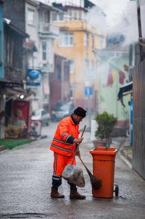 ISTANBUL, TURKEY - MARCH 18 2013: A man cleans the streetのeditorial素材