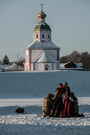 SUZDAL, RUSSIA - JANUARY 6 2023: People standing in front of the Ilyinskaya Churchのeditorial素材