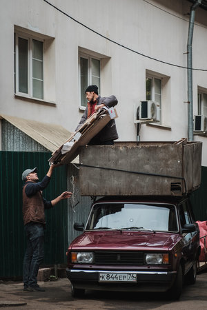 YAROSLAVL, RUSSIA - OCTOBER 14 2022: Men unloading a Zhiguli carのeditorial素材
