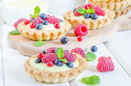 tartlets with custard and berriesの写真素材