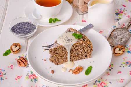 Poppy cake with walnuts and vanilla custardの写真素材