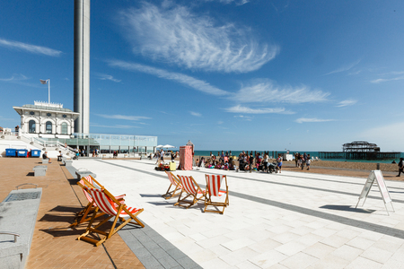 People are watching a performance of a puppet theater in Brighton, i360 towerのeditorial素材