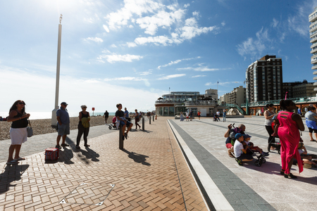 People are watching a performance of a puppet theater in Brighton seacoastのeditorial素材