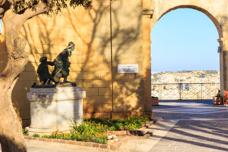 Replica of Gavroche sculpture in Upper Barrakka Gardens, Valletta, Maltaのeditorial素材
