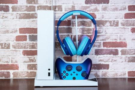 White gaming consoles the Xbox Series X and Xbox Series S. For play video games.