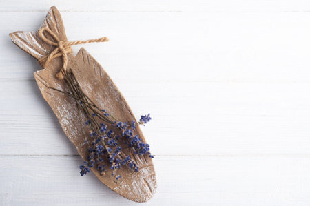 Bouquet of dry purple lavender flowers arranged on rustic plate on white table background. Top view, flat lay mock up, copy space. Foral summer compositionの写真素材