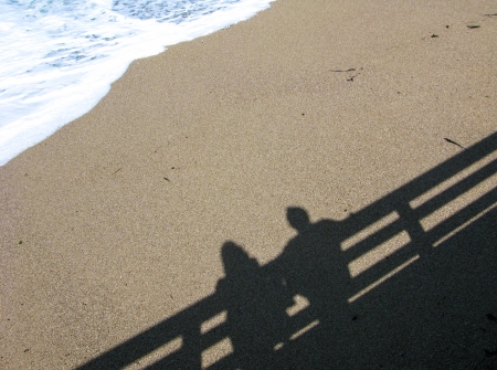 Shadow of couple on beachの写真素材