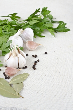 garlic, allspice, laurel leaves and sprigs of fresh parsleyの写真素材