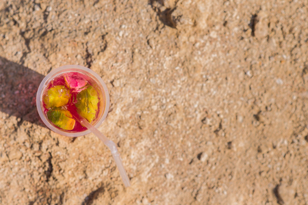 Bright cocktail stands on a sunny summer beach - Imageの写真素材