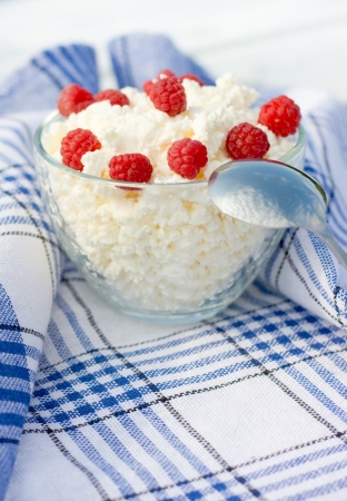 Glass bowl with soft cheese and raspberry の写真素材