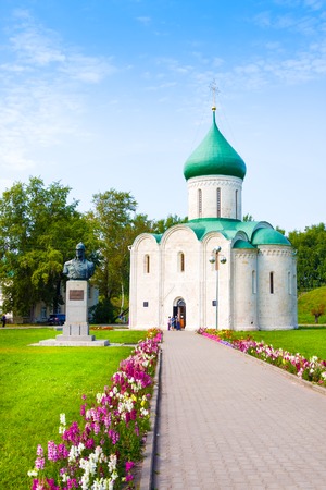 Transfiguration Cathedral and Monument to Alexander Nevsky in Kremlin, Pereslavl-Zalessky, Golden Ring of Russiaの写真素材
