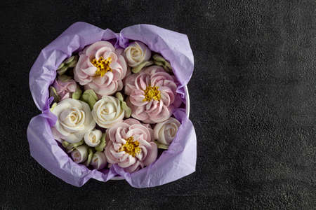 Homemade marshmallows in a gift box. delicate design cardの写真素材